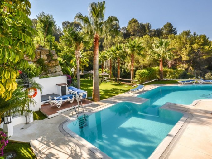 Zona piscina Adosado Orientación Sur en Venta en Zahara de Istan