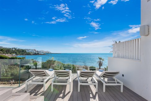 Sea view Beachfront Townhouse in Estepona for sale