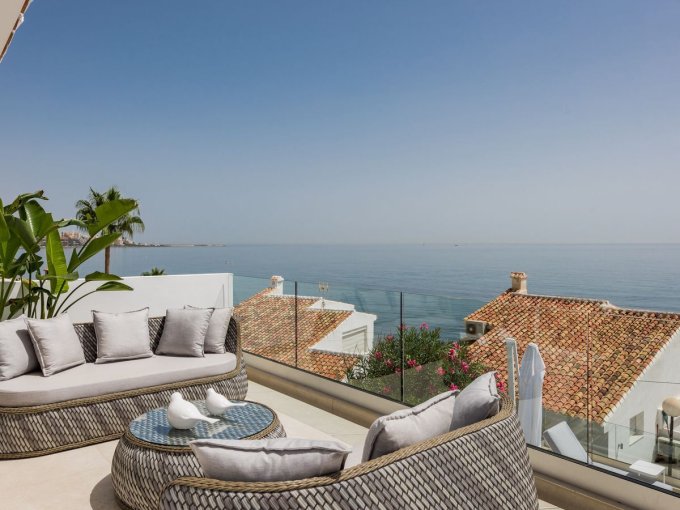 Sea view Villa Near the Beach with Sea View for sale