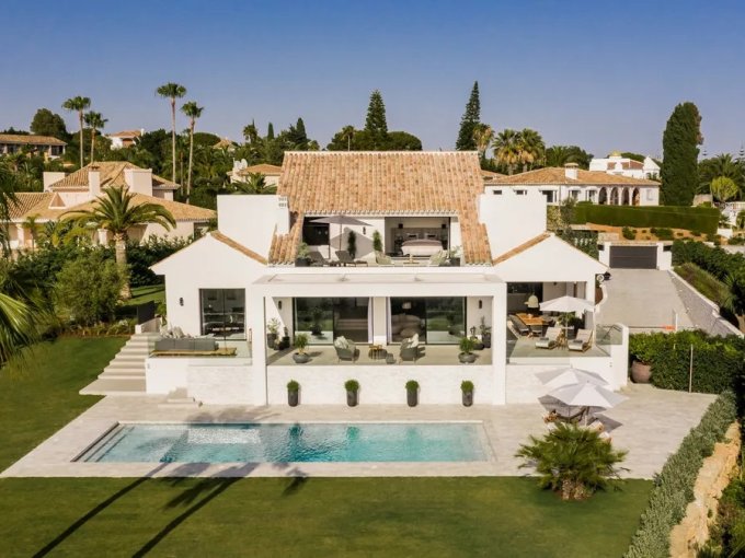Area Impressive Villa in Elviria for sale