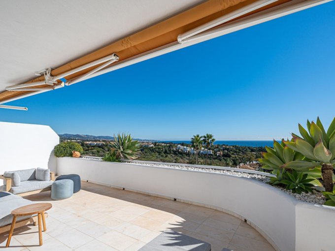 Covered terrace Duplex Penthouse on The Golden Mile for sale