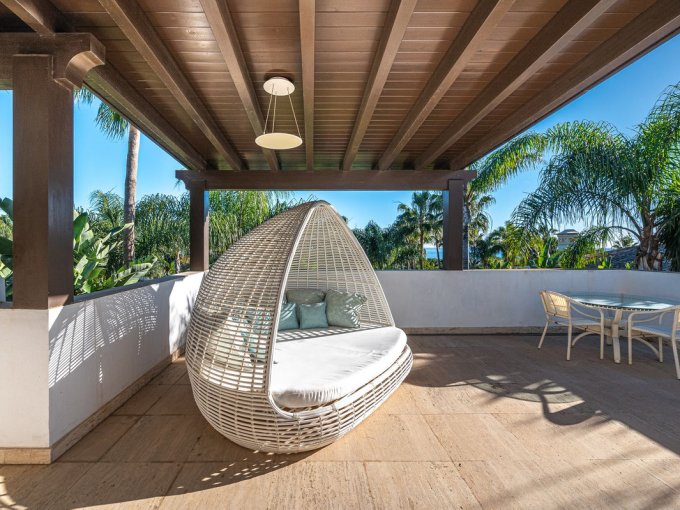 Covered terrace Fabulous Villa on the Golden Mile for sale
