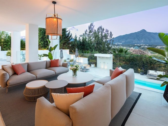 Covered terrace Magnificent Villa with Panoramic Views in Nueva Andalucia for sale