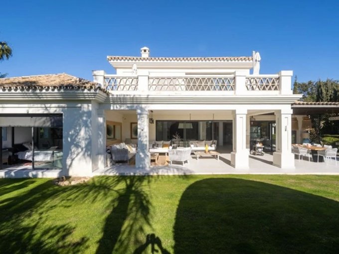 Detached Villa in Guadalmina Baja for sale