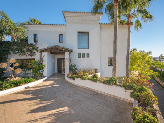 Fabulous Villa on the Golden Mile for sale