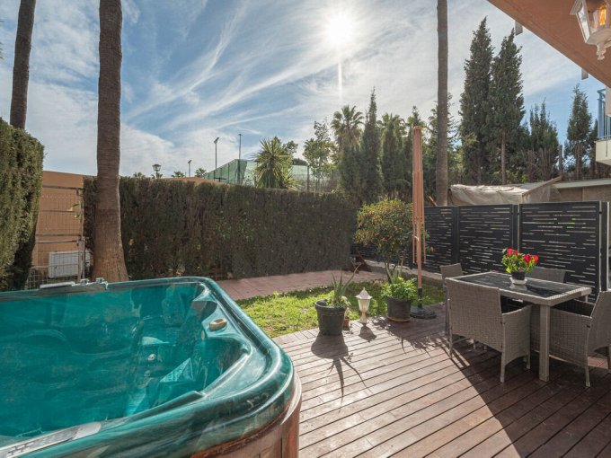 jacuzzi Townhouse in the Heart of The Golf Valley in Nueva Andalucia for sale