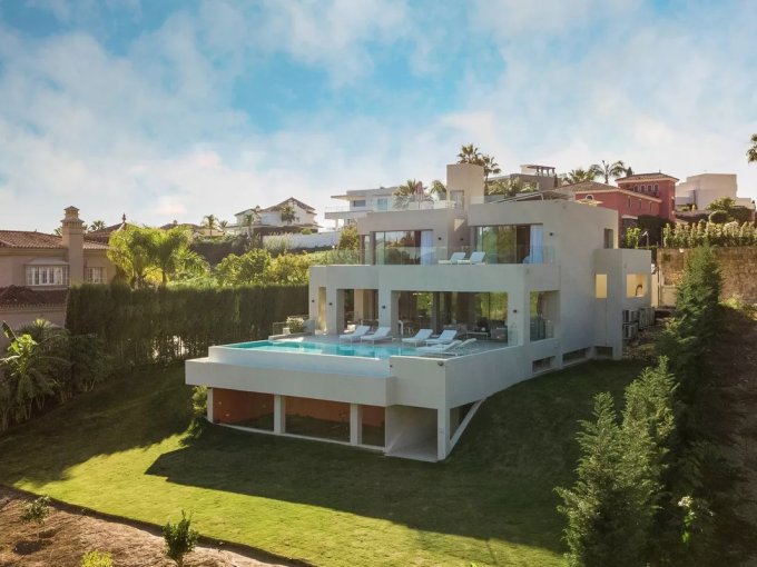 New Built Villa in Nueva Andalucia