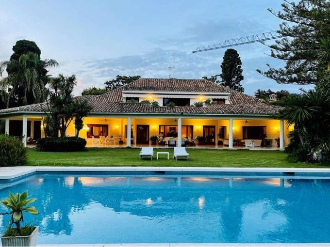 Pool Spectacular Villa in Guadalmina Baja for sale