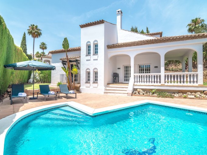 Stylish Villa in Marbella Country Club for sale