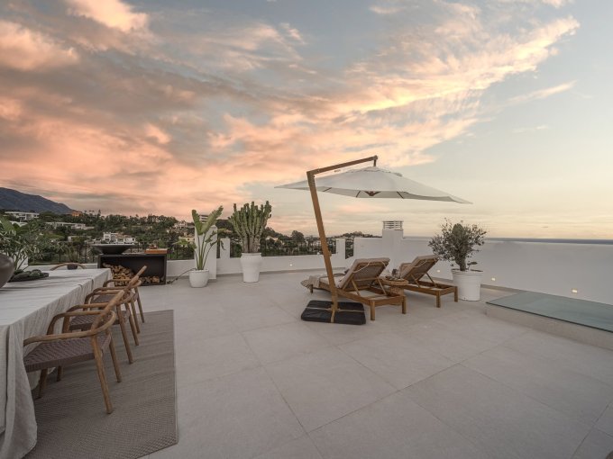 Terrace Modern 3 bedroom Penthouse in Mirador de La Quinta for sale