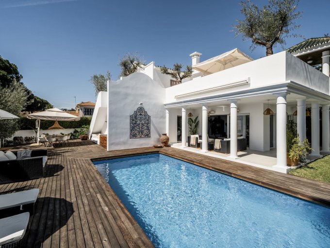 Charming Beach House in Artola Baja for sale