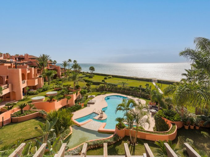 Pool view Beachfront Penthouse La Morera Beach for sale