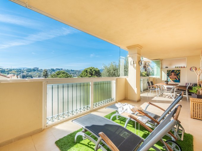 Terrace view Apartment with Large Terrace in Nueva Andalucia for sale