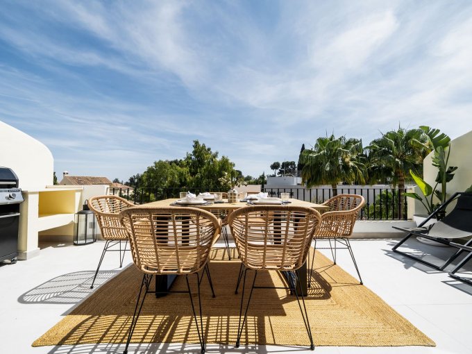 Barbeque Triplex with Beautiful Views in Los Pinos de Aloha for sale