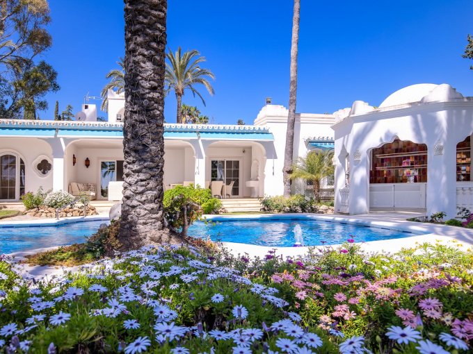 Beautiful Villa in El Paraiso for sale