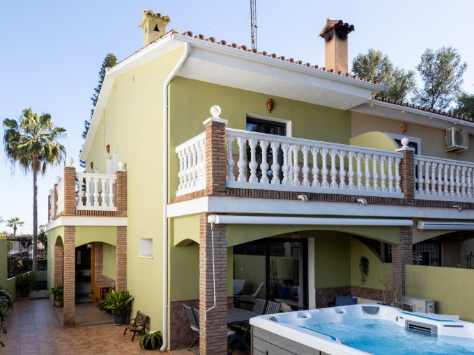Home Family Villa in Nueva Andalucía for sale