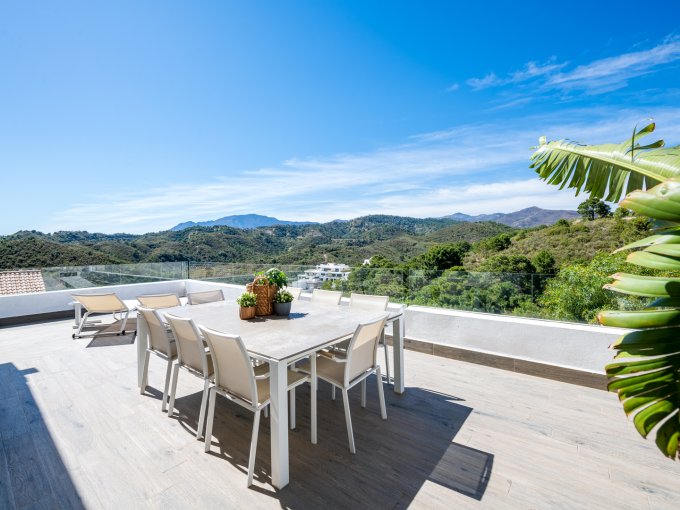 Terrace view Apartment with Idyllic Surroundings in La Resina for sale