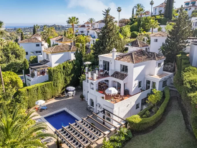 Villa in Los Naranjos Hill Club for sale