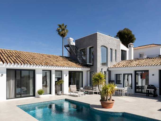 Villa with Panoramic Sea View in Estepona for sale