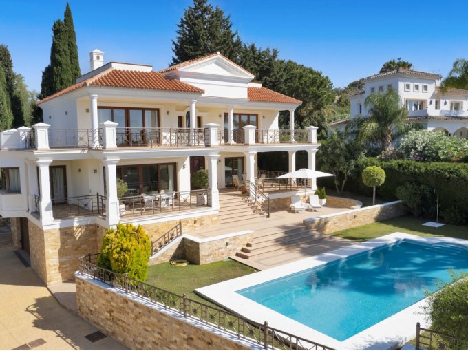 Building Luxurious Villa in Hacienda Las Chapas for sale