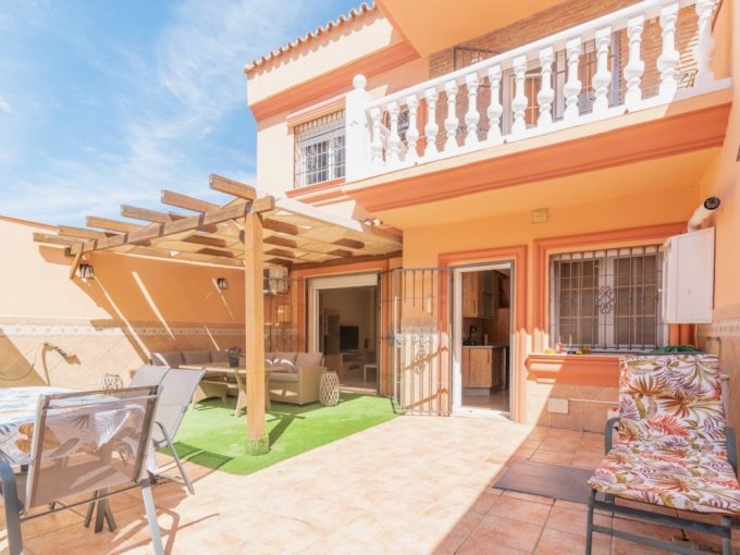 Garden Semi-detached Villa in Los Pacos for sale