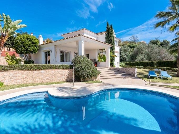 Pool Impressive villa in Elviria for sale