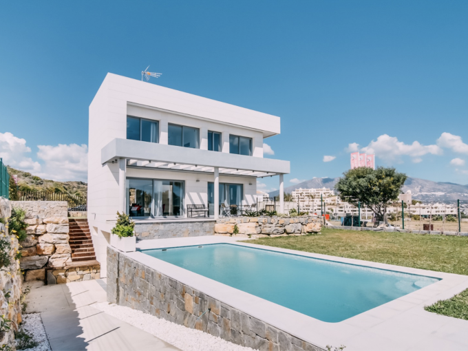 Pool New Built Villas in La Quinta de Cerrado for sale