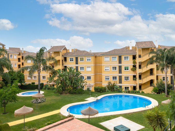 Pool Spacious Apartment in Flamingo Golf Park for sale