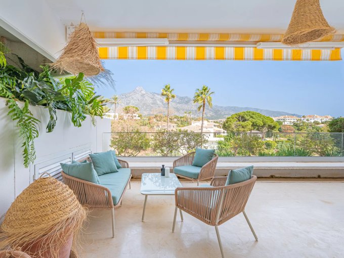 Relax area Renovated Apartment in Las Terrazas de las Lomas del Marbella Club for sale