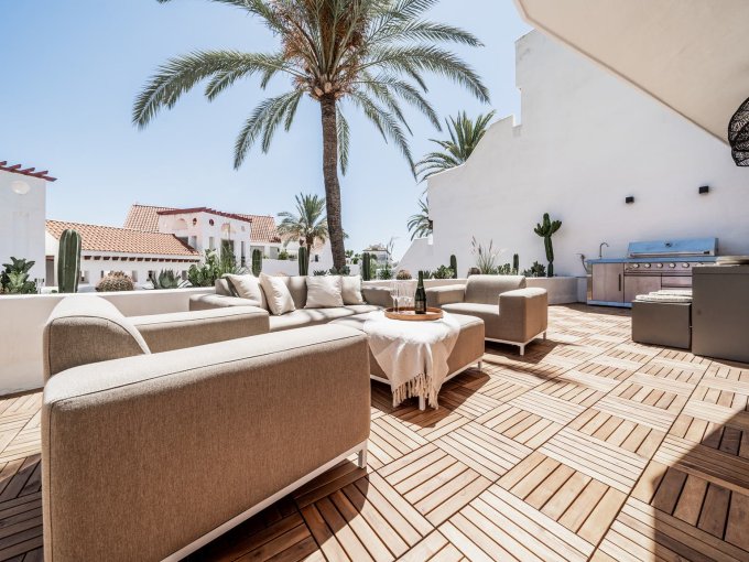 Terrace Scandinavian Inspired Apartment in Jardines de Andalucía for sale