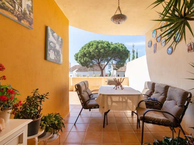 Covered terrace Townhouse in Nagüeles for Sale