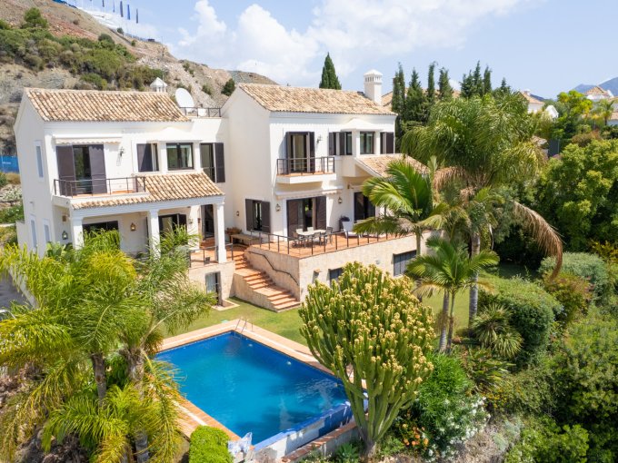 Five-bedroom Villa in La Quinta for sale