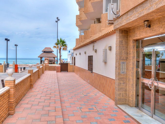Terrace Top-Floor Corner Apartment in Torreblanca for sale