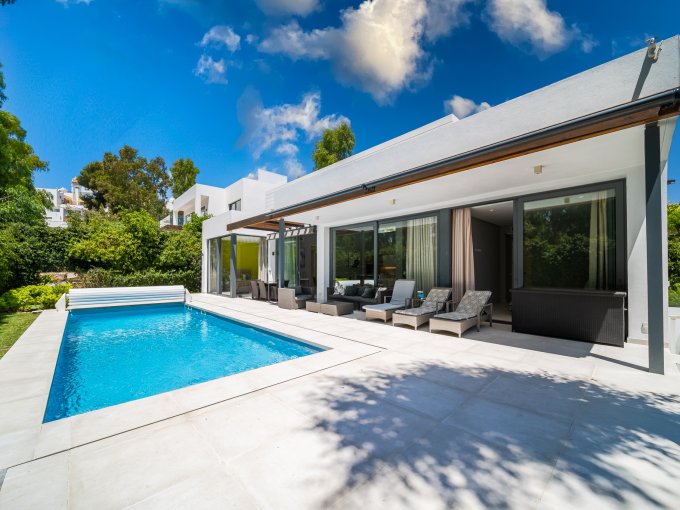 Pool Modern Villa in Arboleda for sale