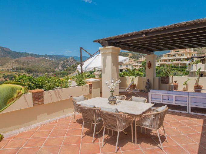Solarium Duplex Penthouse in Capanes del Golf for sale
