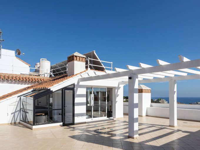 Sunny terrace Penthouse in Los Pacos for sale
