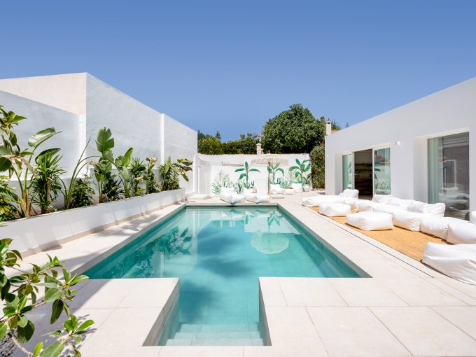 Swimming pool Modern Boho Style Villa for sale in Nueva Andalucia
