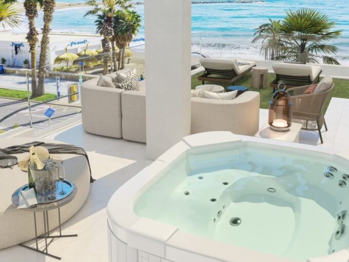 jacuzzi New Beachside Penthouse in Malaga