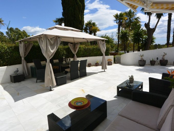 Solarium Ground Floor Apartment on The Golden Mile for sale