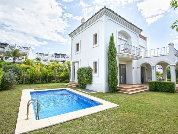 Villa in La Resina Golf, Estepona for sale