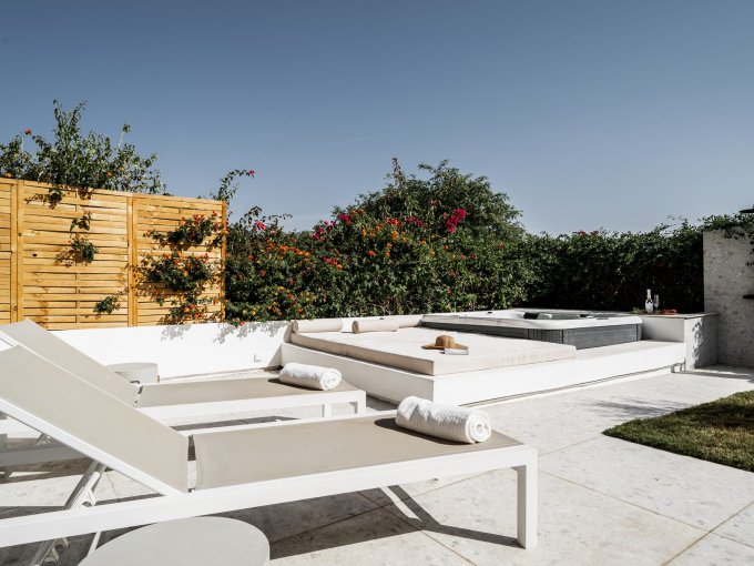Jacuzzi Apartment with Jacuzzi and Sea View in Nueva Andalucia for sale