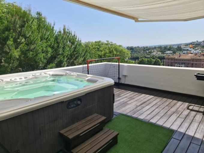 Jacuzzi area Penthouse in Los Flamingos, Benahavis for sale