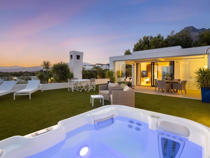 Jacuzzi Duplex Penthouse in Sierra Blanca for sale