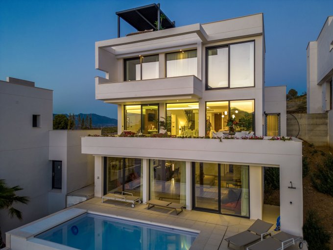 Luxurious Villas in Mijas Costa for sale