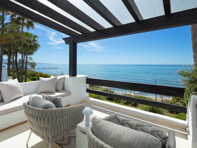Sea view Spectacular Penthouse in Puente Romanof or sale