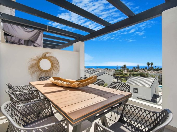 Terrace Beachfront Penthouse in Estepona for sale