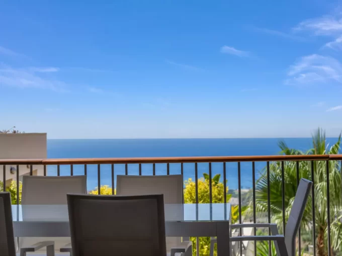 View sea Apartment for Sale in Altos de Los Monteros, Marbela East