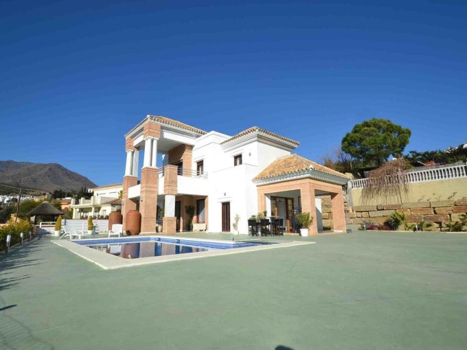 Fantastic Villa with Golf Views for Sale in Valle Romano, Estepona