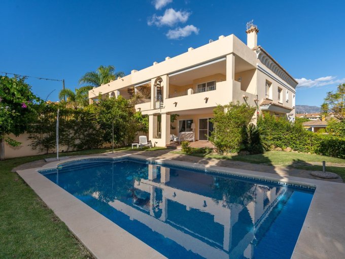 First Line Golf Villa in Guadalmina for Sale