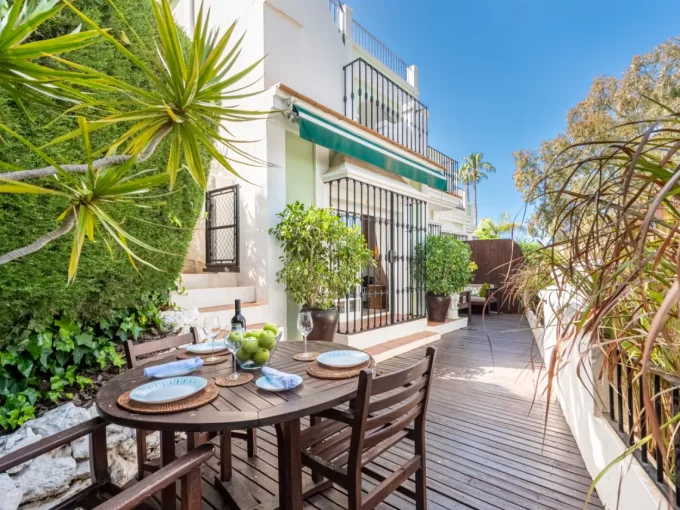 Outdoor space Charming Townhouse in Aloha Pueblo for Sale